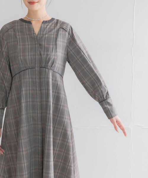 URBAN RESEARCH ROSSO（アーバンリサーチロッソ）の「『一部WEB限定カラー』バイカラーチェックナローワンピース（ワンピース・レディース・BROWN/BEIGE/NAVY・Free）」の13枚目の写真
