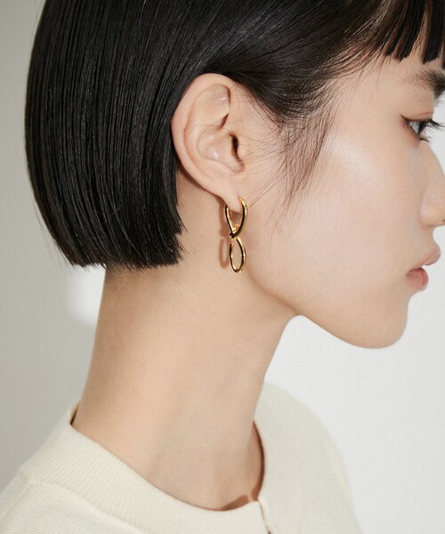 ADAM ET ROPE'（アダムエロペ）の「【公式サイト限定】【MARIA BLACK】Pirro Earring Gold HP（ピアス（片耳用）・レディース・ゴールド・1/2）」の2枚目の写真