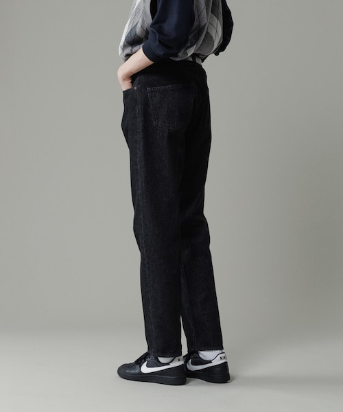 ADAM ET ROPE'(アダムエロペ)の「スリム テーパード デニムパンツ(デニムパンツ・メンズ・ブラック系/ネイビー・L/M/S)」の9枚目の写真