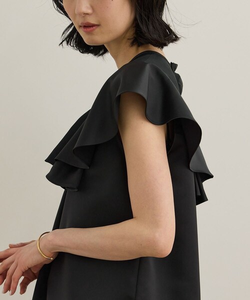ROPE'(ロペ)の「サテンラッフルブラウス/洗える(シャツ/ブラウス・レディース・ブラック/オフホワイト・F)」の8枚目の写真