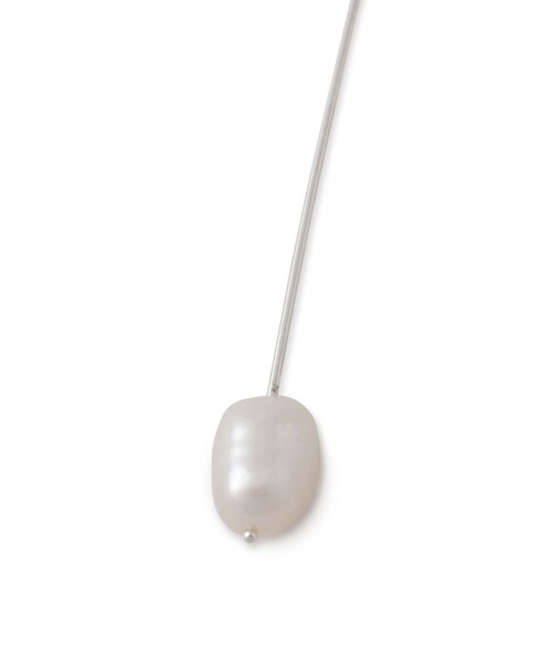 ADAM ET ROPE'（アダムエロペ）の「【公式サイト限定】【Rieuk(リューク)】 Pearl & Bar Long Hooks（ピアス（両耳用）・レディース・シルバー・F）」の4枚目の写真