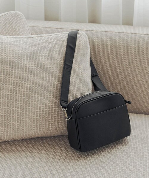 URBAN RESEARCH DOORS（アーバンリサーチドアーズ）の「2WAYスクエアショルダーバッグ（ショルダーバッグ・レディース・BLACK/MOCHA・-）」の3枚目の写真