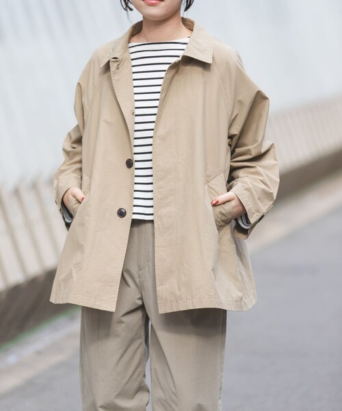URBAN RESEARCH DOORS(アーバンリサーチドアーズ)の「FORK&SPOON ステンカラーテントコート(ステンカラーコート・レディース・BEIGE/NAVY・1)」の5枚目の写真