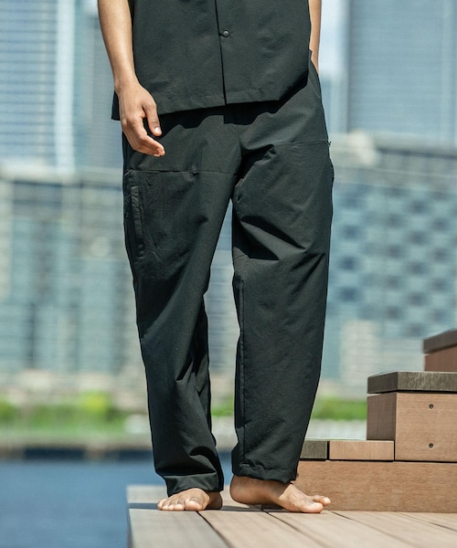 URBAN RESEARCH(アーバンリサーチ)の「『洗濯可/防シワ/撥水』COOL DOTS EASY PANTS(その他パンツ・メンズ・BLACK/CHARCOAL/NAVY・M/L)」の1枚目の写真