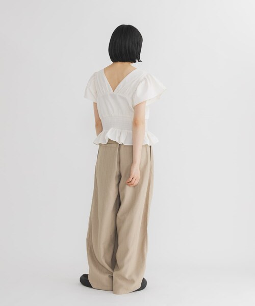 KBF（ケイビーエフ）の「フリルスリーブシャーリングブラウス（シャツ/ブラウス・レディース・IVORY/BLACK/CHALK・One）」の11枚目の写真