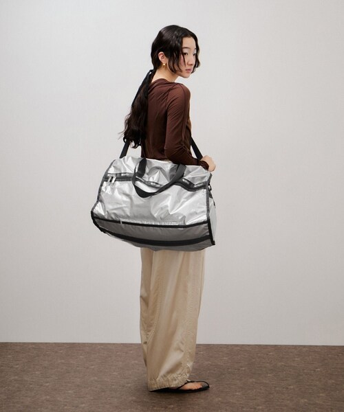 ADAM ET ROPE'(アダムエロペ)の「【LeSportsac for ADAM ET ROPE'】Exclusive Deluxe LG Weekender(ボストンバッグ・レディース・シルバー・F)」の8枚目の写真