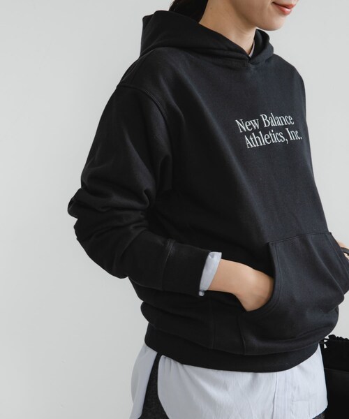 URBAN RESEARCH（アーバンリサーチ）の「NEW BALANCE　Athleticsクラシックスフーディ（パーカー・レディース・ブラック/パーマフロスト・S）」の8枚目の写真