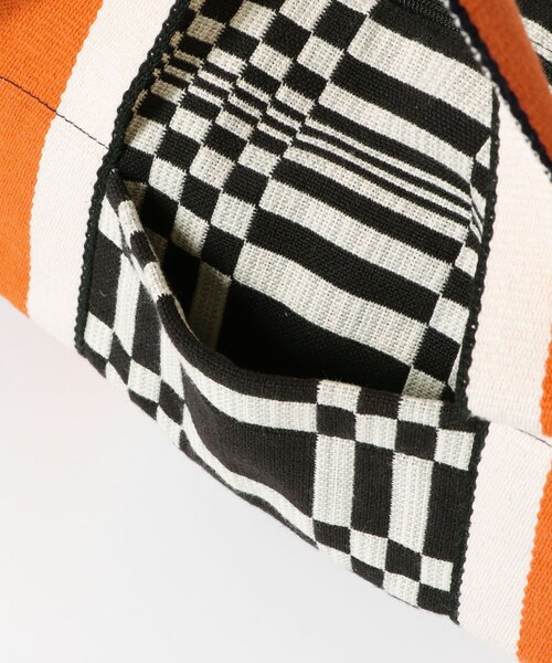 URBAN RESEARCH DOORS（アーバンリサーチドアーズ）の「JOHANNA GULLICHSEN　TUBE BAG N DORIS（トートバッグ・レディース・LEAD/BLACK・-0）」の14枚目の写真