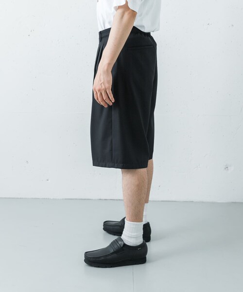 URBAN RESEARCH(アーバンリサーチ)の「ANOTHER OFFICE H.STRIPE BERMUDA PANTS(その他パンツ・メンズ・BLACK・2/3)」の9枚目の写真