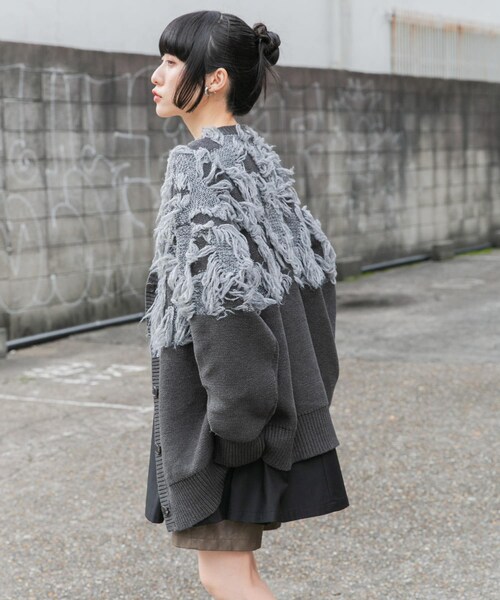 KBF(ケイビーエフ)の「ジャガードフリンジカーディガン(カーディガン/ボレロ・レディース・BLUE/IVORY/KHAKI/BLACK・one)」の2枚目の写真