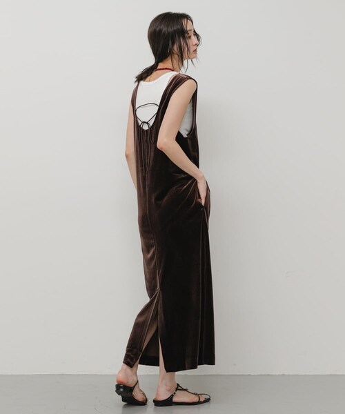 SENSE OF PLACE by URBAN RESEARCH(センスオブプレイスバイアーバンリサーチ)の「Uネックベロアワンピース(ワンピース・レディース・BLACK/BROWN・One/COMPACT)」の21枚目の写真