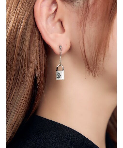 EATME（イートミー）の「EMロゴパドロックピアス（ピアス（両耳用）・レディース・シルバー・F）」の3枚目の写真