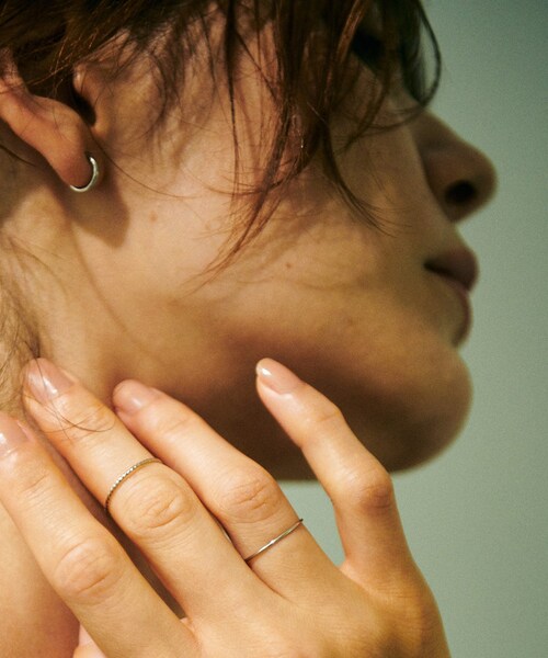 ROPE'(ロペ)の「【Mimi】R(ロペ アール)PT プレーンミニフープピアス(ピアス(両耳用)・レディース・シルバー系・F)」の8枚目の写真