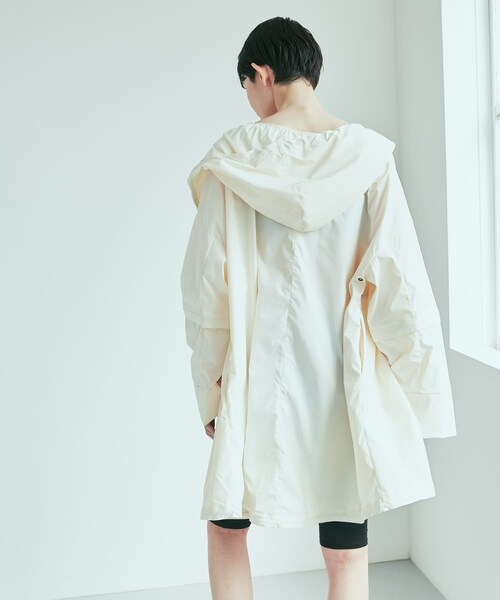 URBAN RESEARCH(アーバンリサーチ)の「『UVカット』Swim URBAN RESEARCH スイム2WAYラッシュガードパーカー(水着・メンズ・WHITE/BLACK・FREE)」の7枚目の写真