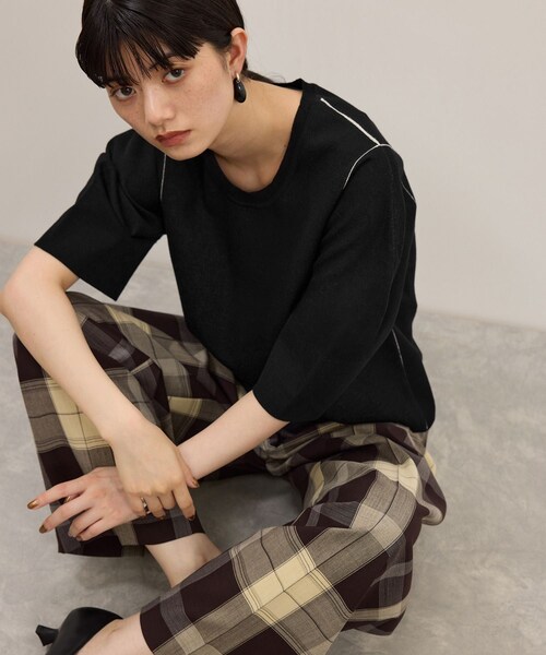 ADAM ET ROPE'(アダムエロペ)の「【サステナブル】ダブルフェイスニットトップス(ニット/セーター・レディース・ブラック/チャコール/レッド・F)」の1枚目の写真
