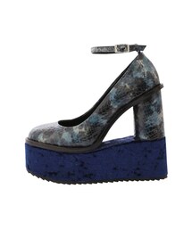 STANDING ON GEB SHOES