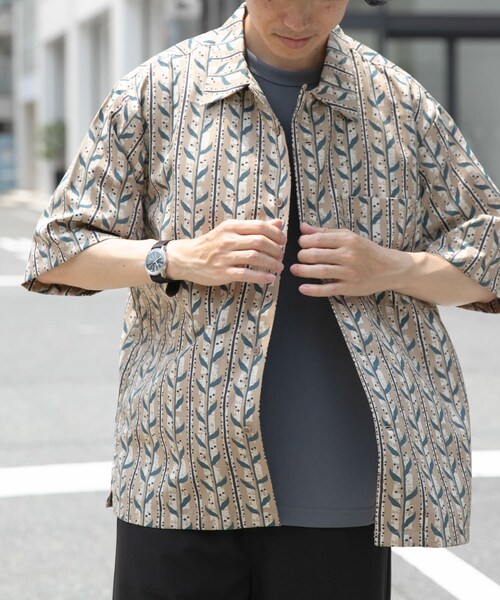 ITEMS URBANRESEARCH(アイテムズ アーバンリサーチ)の「リーフプリントオープンカラー半袖シャツ(シャツ/ブラウス・メンズ・BEG/BRN/BLK・M/L)」の5枚目の写真