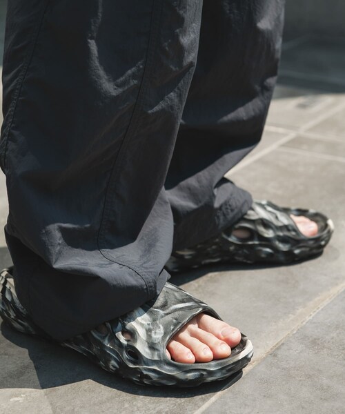 URBAN RESEARCH DOORS(アーバンリサーチドアーズ)の「MERRELL Exclusive HYDRO SLIDE 2(サンダル・メンズ・BLK/WHT・25/26/27/28/29)」の16枚目の写真