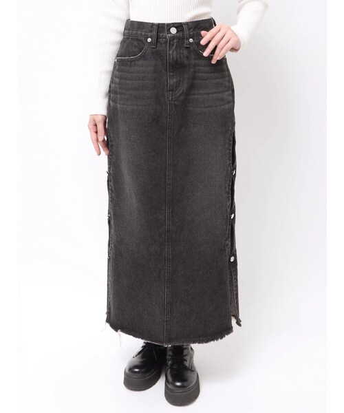 EVRIS（エヴリス）の「サイドビジューカットロングデニムスカート（デニムスカート・レディース・ブラック/ブルー/インディゴ・S/M）」の2枚目の写真