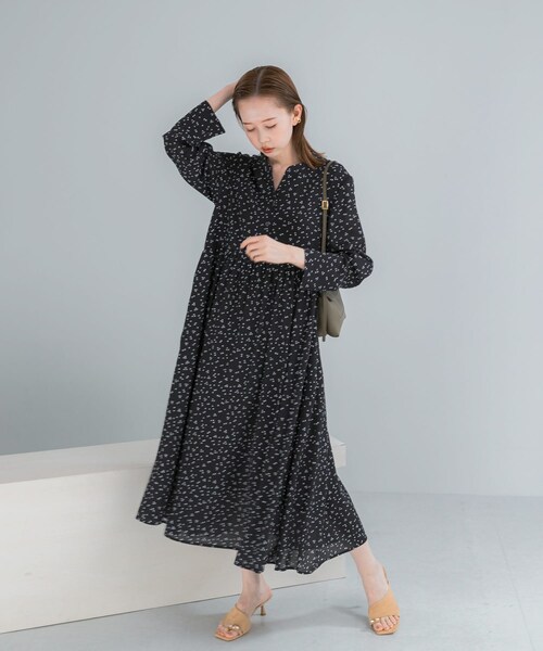 URBAN RESEARCH ROSSO（アーバンリサーチロッソ）の「『WEB限定』ランダムドットボリュームワンピース（ワンピース・レディース・NAVY/BLACK・Free）」の6枚目の写真