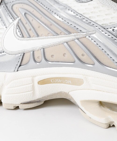 URBAN RESEARCH DOORS(アーバンリサーチドアーズ)の「NIKE エアマックス MOTO 2K(スニーカー・レディース・WHITE/IVORY/BLACK・23.5/24/24.5/25)」の12枚目の写真