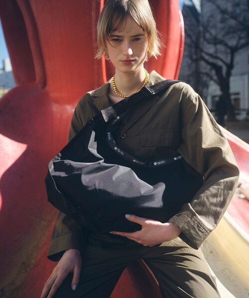 ADAM ET ROPE'(アダムエロペ)の「【LeSportsac for ADAM ET ROPE'】Exclusive Large Sportsac LT(ショルダーバッグ・レディース・ブラック・F)」の3枚目の写真