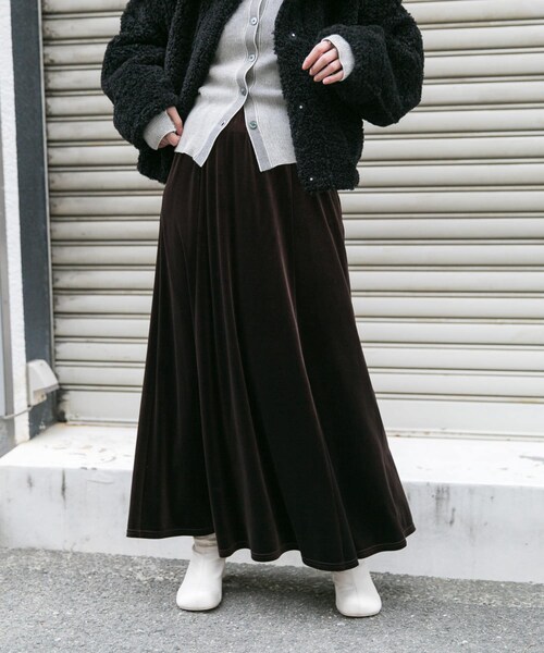 KBF（ケイビーエフ）の「セミフレアベロアスカート（スカート・レディース・D.BROWN/BEIGE/BLACK・one）」の2枚目の写真