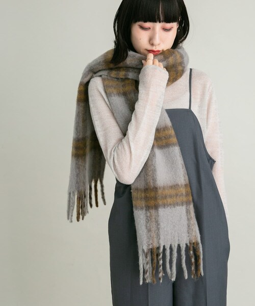 KBF（ケイビーエフ）の「BIGフリンジチェックストール（マフラー・レディース・GRAY×MTD/CAMEL×RED/IVORY×BRN・one）」の18枚目の写真