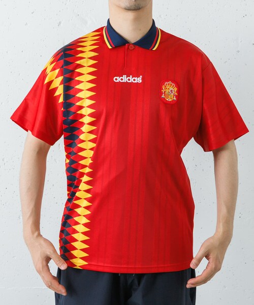 URBAN RESEARCH（アーバンリサーチ）の「adidas　サッカースペイン代表 ホーム ユニフォーム 1994（Tシャツ/カットソー・メンズ・レッド・M/L/XL）」の4枚目の写真