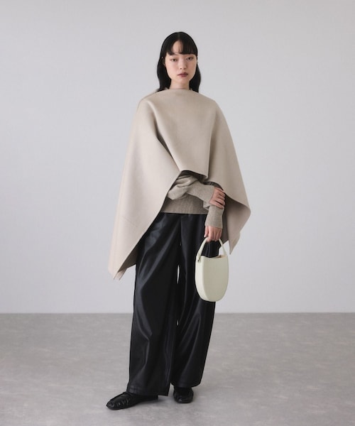 ADAM ET ROPE'(アダムエロペ)の「グロスボンディングコクーンパンツ(その他パンツ・レディース・ブラック/ライトグリーン・36/38)」の13枚目の写真