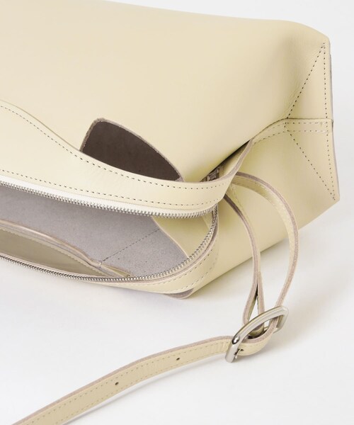 URBAN RESEARCH(アーバンリサーチ)の「OBLONG SHOULDER(ショルダーバッグ・レディース・OYSTER/BLACK・-)」の10枚目の写真