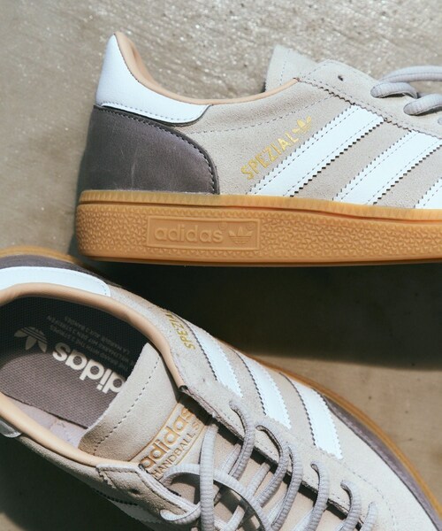 ADAM ET ROPE'(アダムエロペ)の「【adidas Originals for ADAM ET ROPE'】HANDBALL SPEZIAL(スニーカー・メンズ・ライトグレー・25.5/26.0/26.5/27.0/27.5/28.0/28.5/29.0/30.0)」の17枚目の写真