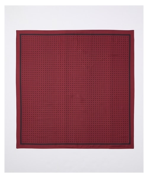 nissen（ニッセン）の「jou jou lier（ジュジュリエ）プリント柄スカーフ（選べる２サイズ）（マフラー・メンズ・ペイズリー(ブラック)/チェック柄(ブラック)/ジオメトリック(ネイビー)/フラワー(ブルー)/ドット柄(ベージュ)/ドット柄(ブラック)/ドット柄(ボルドー)・1/2）」の7枚目の写真