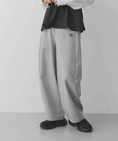 SENSE OF PLACE by URBAN RESEARCH（センスオブプレイスバイアーバンリサーチ）の「ワンポイントシシュウスウェットパンツ（スウェットパンツ・レディース・GRAY/BLACK・S/M）」の3枚目の写真