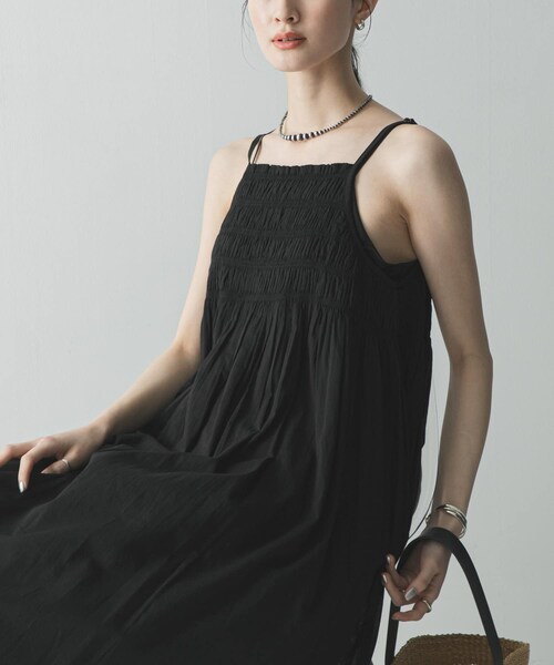URBAN RESEARCH(アーバンリサーチ)の「コットンギャザーキャミワンピース(ワンピース・レディース・BLACK/BROWN/RED・Free)」の9枚目の写真