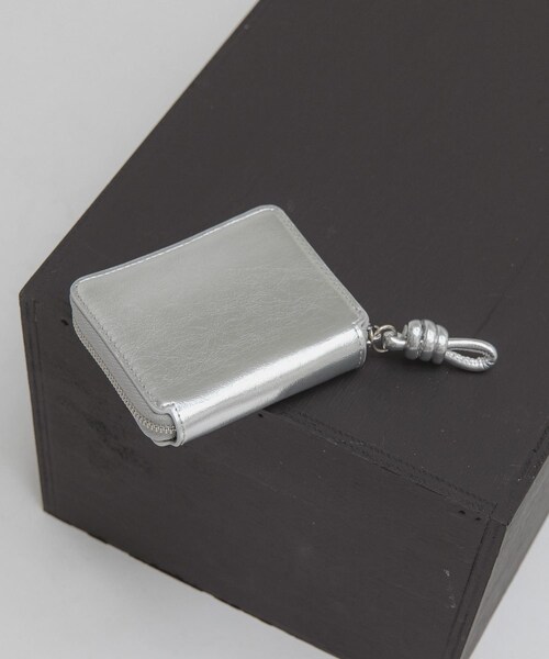 KBF（ケイビーエフ）の「カラビナ付きスリムウォレット（財布・レディース・SILVER/BLACK・One）」の3枚目の写真