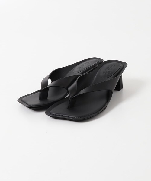 URBAN RESEARCH(アーバンリサーチ)の「MM6 P7702 SANDAL(サンダル・レディース・T8013BLACK・36/37/38)」の2枚目の写真