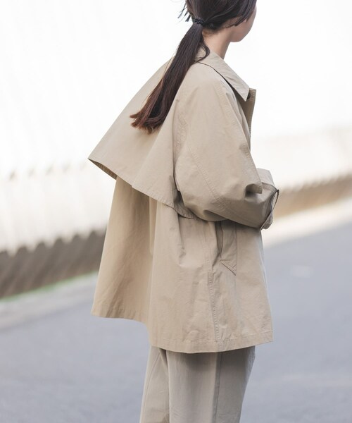 URBAN RESEARCH DOORS(アーバンリサーチドアーズ)の「FORK&SPOON ステンカラーテントコート(ステンカラーコート・レディース・BEIGE/NAVY・1)」の9枚目の写真