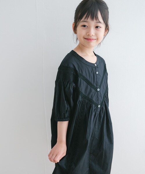 URBAN RESEARCH DOORS(アーバンリサーチドアーズ)の「ハシゴレースワンピース(KIDS)(ワンピース・キッズ・BLUE/OFF.BEIGE/BLACK・105/120/135)」の2枚目の写真