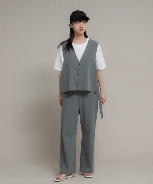 SENSE OF PLACE by URBAN RESEARCH（センスオブプレイスバイアーバンリサーチ）の「Uiscel　4WAYストレッチベストセットアップ（セットアップ・レディース・BLACK/KHAKI・S/M）」の16枚目の写真