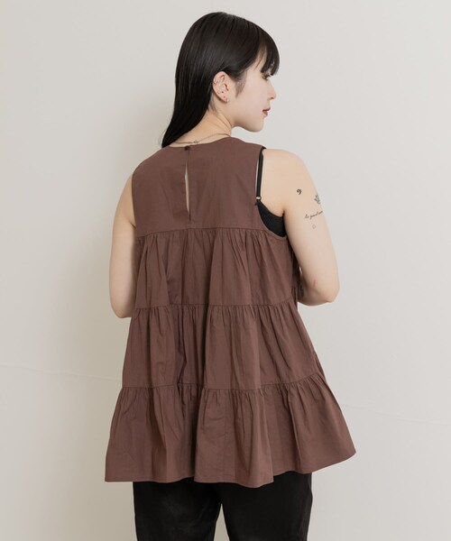 THE GOODLAND MARKET（ザグッドランドマーケット）の「FANAKA　Poplin tiered blouse（シャツ/ブラウス・レディース・024BLU/BLACK/58BRN・FREE）」の9枚目の写真