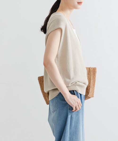 URBAN RESEARCH（アーバンリサーチ）の「リネンコットンVネックニットベスト（ベスト・レディース・BEIGE/OFF/BLUE GRAY・FREE）」の18枚目の写真