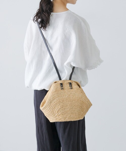 かぐれ（カグレ）の「Indego Africa　MINI KEZA RAFFIA CARRYALL（かごバッグ・レディース・NATURAL・Free）」の5枚目の写真