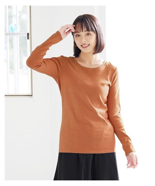 nissen（ニッセン）の「綿１００％フライスクルーネックＴシャツ（Tシャツ/カットソー・レディース・黒/オフホワイト/杢グレー/チャコールネイビー/グレーベージュ/アプリコットオレンジ/パープリッシュブルー・L/LL/3L/4L/5L/6L/8L/10L）」の7枚目の写真