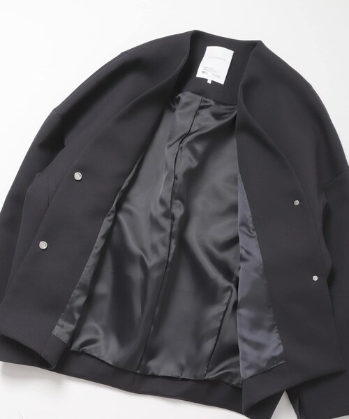 URBAN RESEARCH ROSSO（アーバンリサーチロッソ）の「『一部別注カラー』ELENDEEK　FORM SHORT COAT（ノーカラージャケット・レディース・別注O.WHT/別注NVY/MNT・Free）」の21枚目の写真