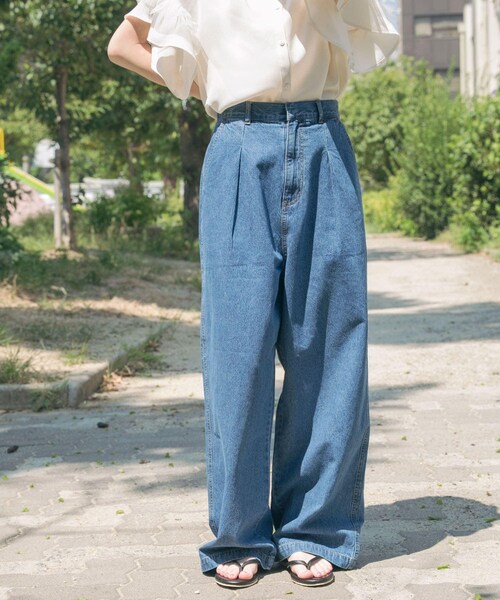 ITEMS URBANRESEARCH(アイテムズ アーバンリサーチ)の「ウエストタックデニムパンツ(デニムパンツ・レディース・BLU/IDG・S/M)」の3枚目の写真