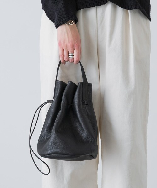 かぐれ（カグレ）の「MORMYRUS　ワンハンドルドローストリングバッグ（その他雑貨・レディース・BLACK・Free）」の3枚目の写真