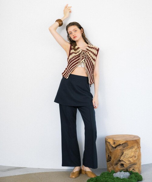 KBF（ケイビーエフ）の「アシンメトリーストラップパンプス（パンプス・レディース・BLACK/CAMEL・36/37/38）」の22枚目の写真