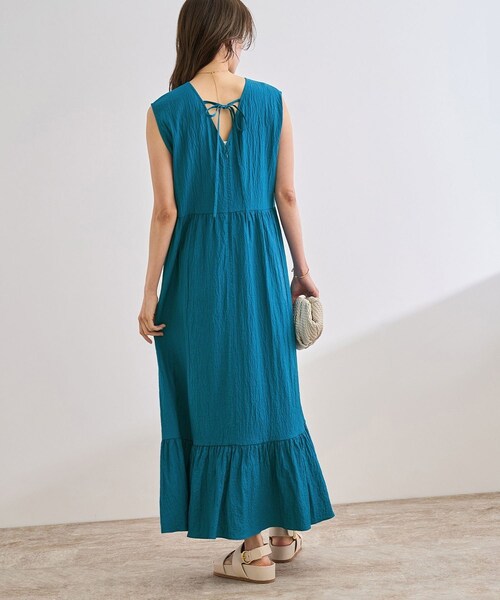 ROPE'（ロペ）の「【WEB・一部店舗限定】バックシャンティアードワンピース/洗える（ワンピース・レディース・ブラック/ターコイズ・F）」の4枚目の写真