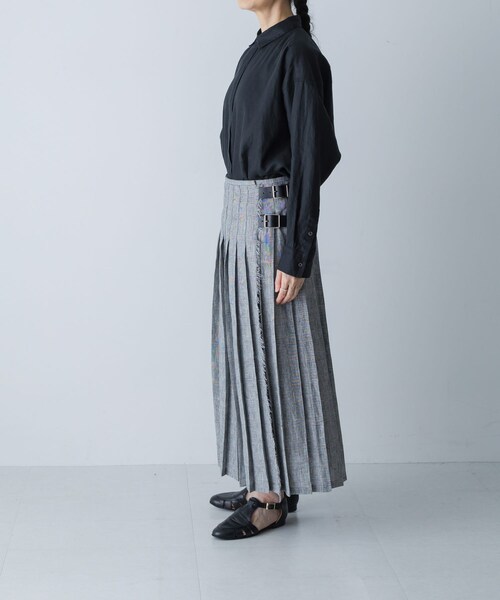 かぐれ（カグレ）の「『別注』O’NEIL OF DUBLIN×かぐれ　LINEN PLEATS SKIRT（スカート・レディース・BLUE/GLEN CHECK・XS）」の5枚目の写真